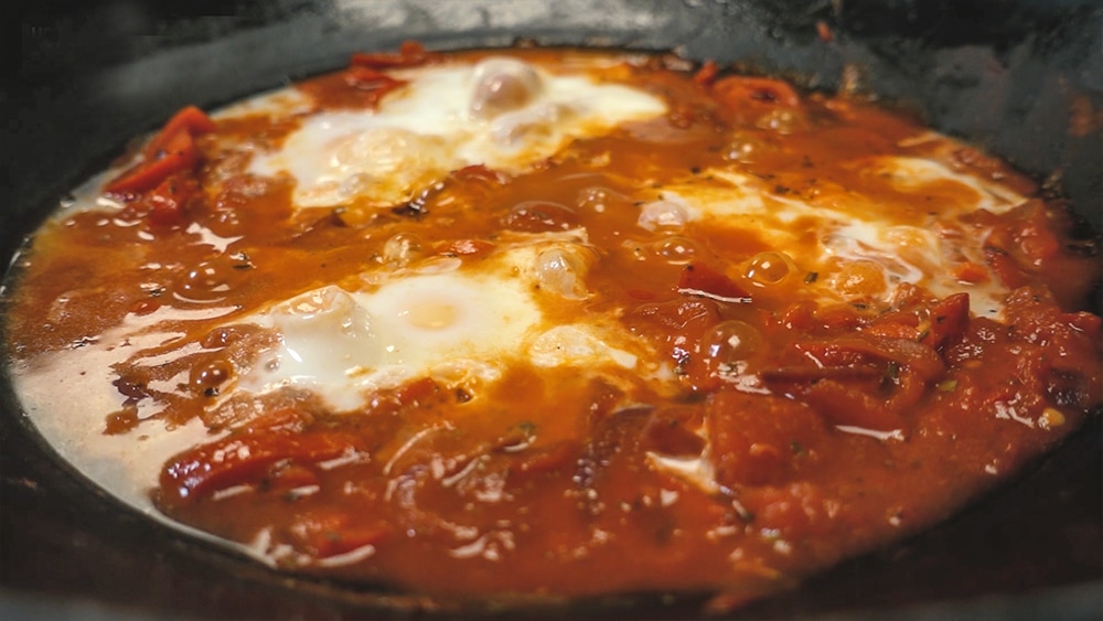 Foto van een Shakshuka ei-gerecht